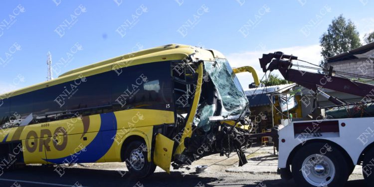 En La Izúcar Atlixco Autobús Perdió El Control Y Sufre Fuerte