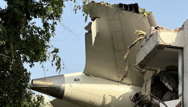 Un avión con 242 personas a bordo con destino a Londres se estrella tras despegar en la India