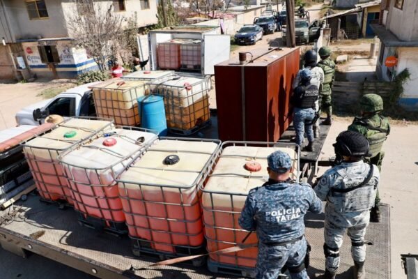 Funcionarios investigados por nexos con huachicol