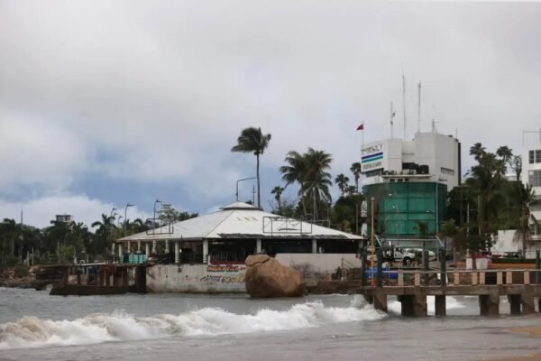 Tormentas Flossie y Barry amenazan costas mexicanas