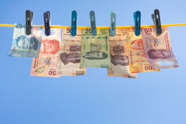 Refuerzan combate al lavado de dinero en México