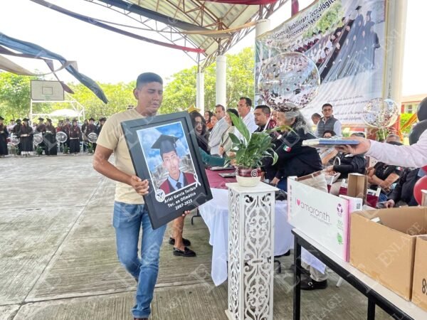 Nombran generación en honor a estudiante fallecido