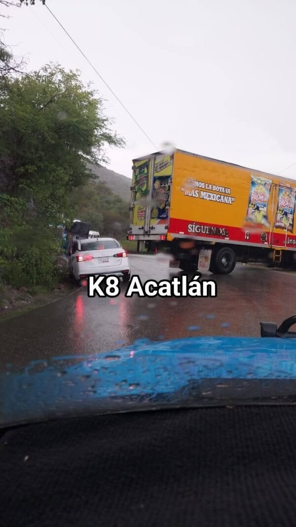 Otra volcadura en la zona de Inopilco–Tecomatlán