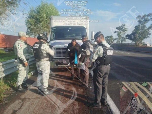 Con el engaño de la llanta ponchada le robaron su camión en la autopista México – Puebla