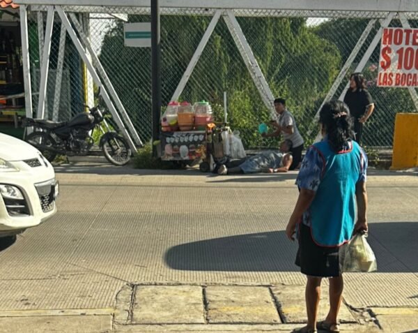 Vendedor ambulante sufre desmayo en Izúcar