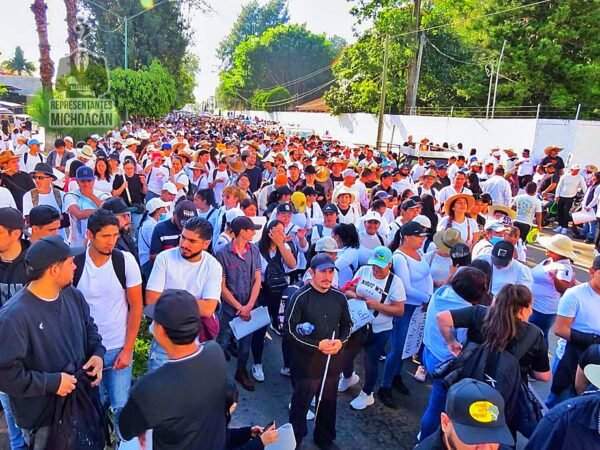 60 mil marchan por Carlos Manzo en Michoacán