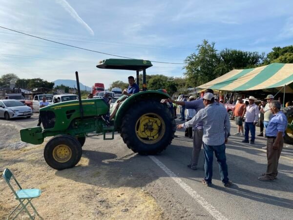 Productores liberan carretera tras diálogo 