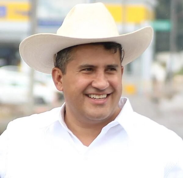 Muere el alcalde de Uruapan tras ataque a balazos durante el festival de velas