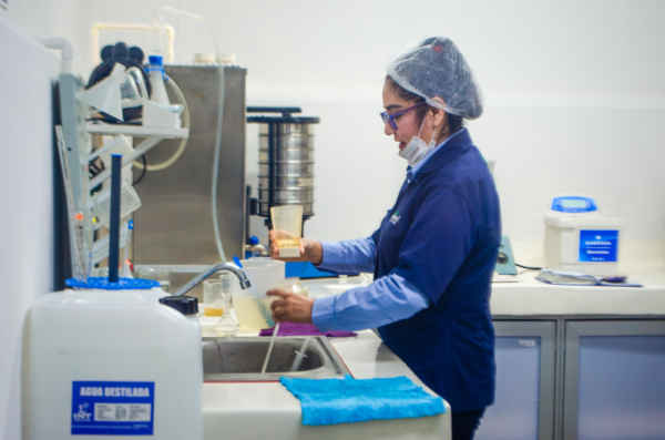 Laboratorios del Ingenio de Atencingo garantizan calidad del azúcar