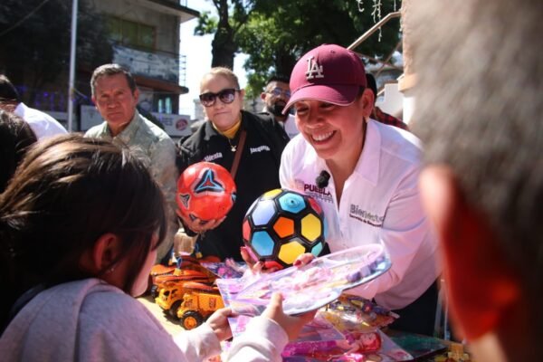 Laura Artemisa acercó la ilusión del “Día de Reyes” a la niñez poblana