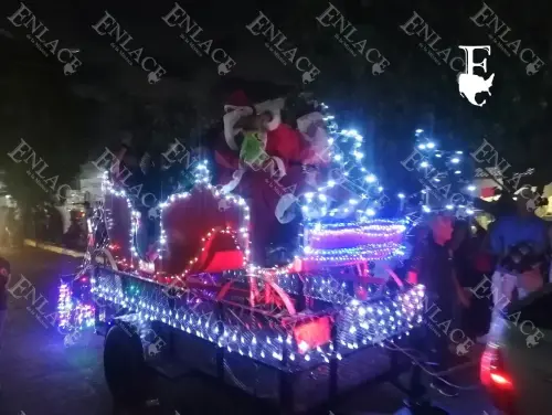 Desfile y encendido del árbol en Chietla 2024 (13)