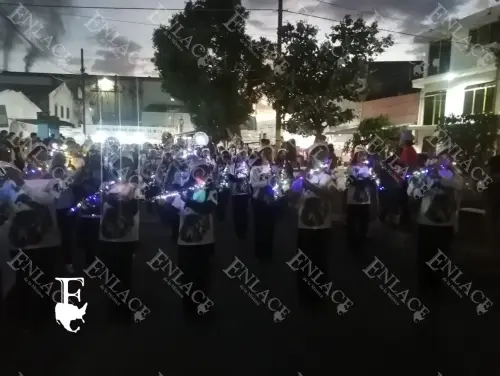 Desfile y encendido del árbol en Chietla 2024 (14)