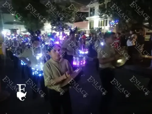 Desfile y encendido del árbol en Chietla 2024 (16)