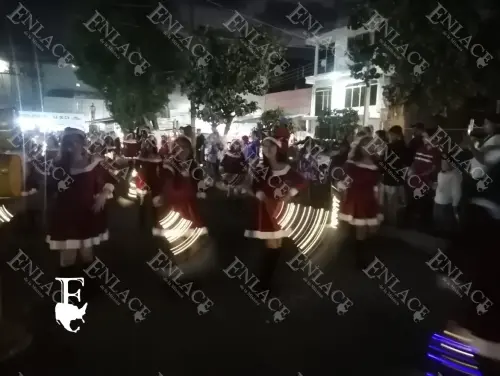 Desfile y encendido del árbol en Chietla 2024 (5)