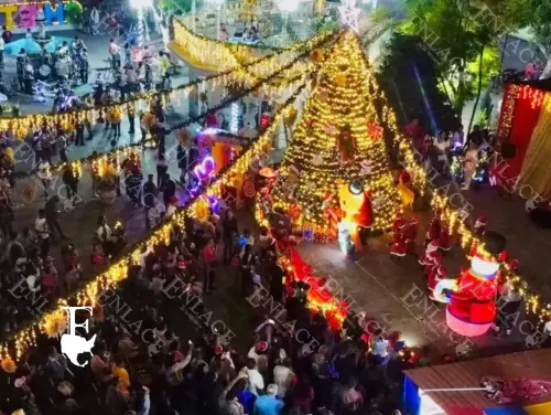 Desfile y encendido del árbol en Chietla 2024 (7)